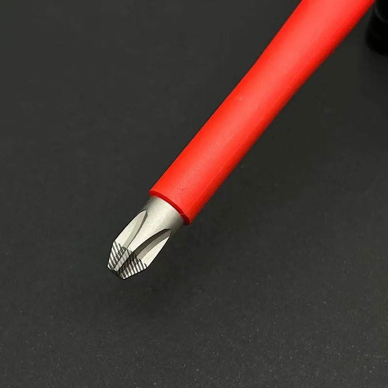 分電盤内で電気工事をする人が使ったほうがいい3番の絶縁ドライバー（VDE）